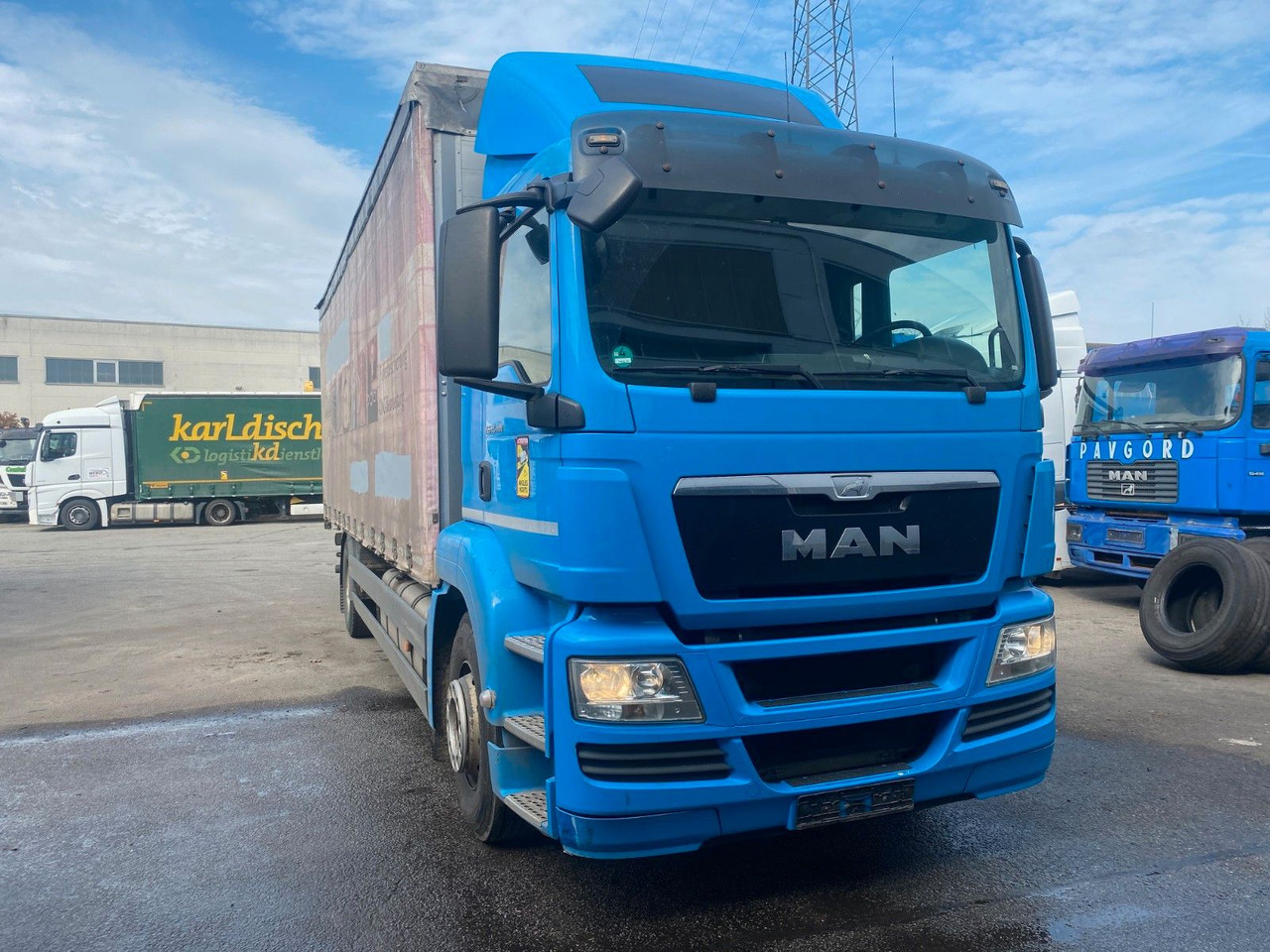 MAN 18.400 8m Lang/10t Nutzlast/2 Stück MAN 18.400 kein 18.440 2 x - Kravas automašīna ar tentu: foto 1 MAN 18.400 8m Lang/10t Nutzlast/2 Stück MAN 18.400 kein 18.440 2 x - Kravas automašīna ar tentu: foto 1