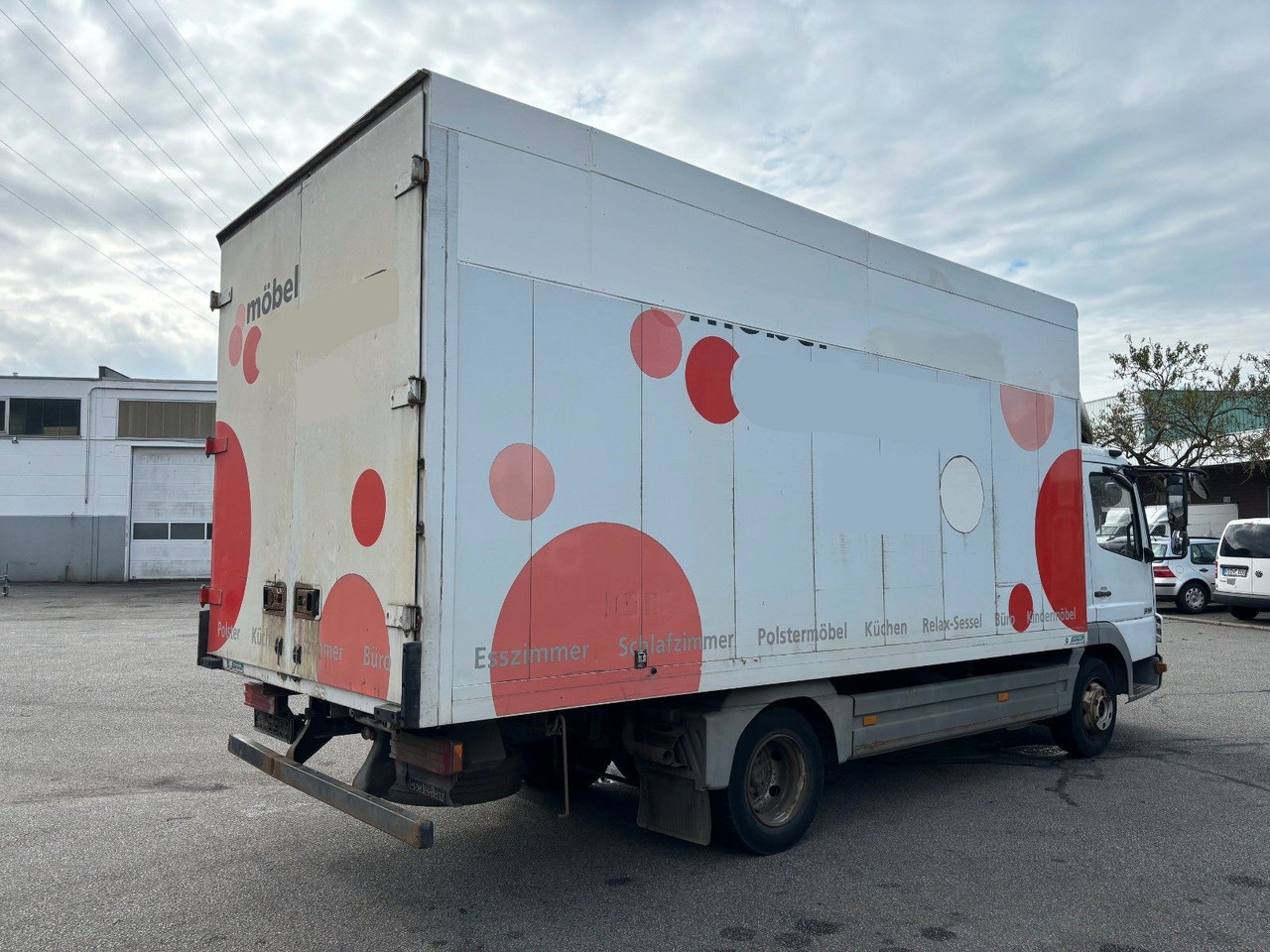 Mercedes-Benz Atego 818 Kurze Radstand Blattfederung - Furgons ar slēgtā virsbūve: foto 3 Mercedes-Benz Atego 818 Kurze Radstand Blattfederung - Furgons ar slēgtā virsbūve: foto 3