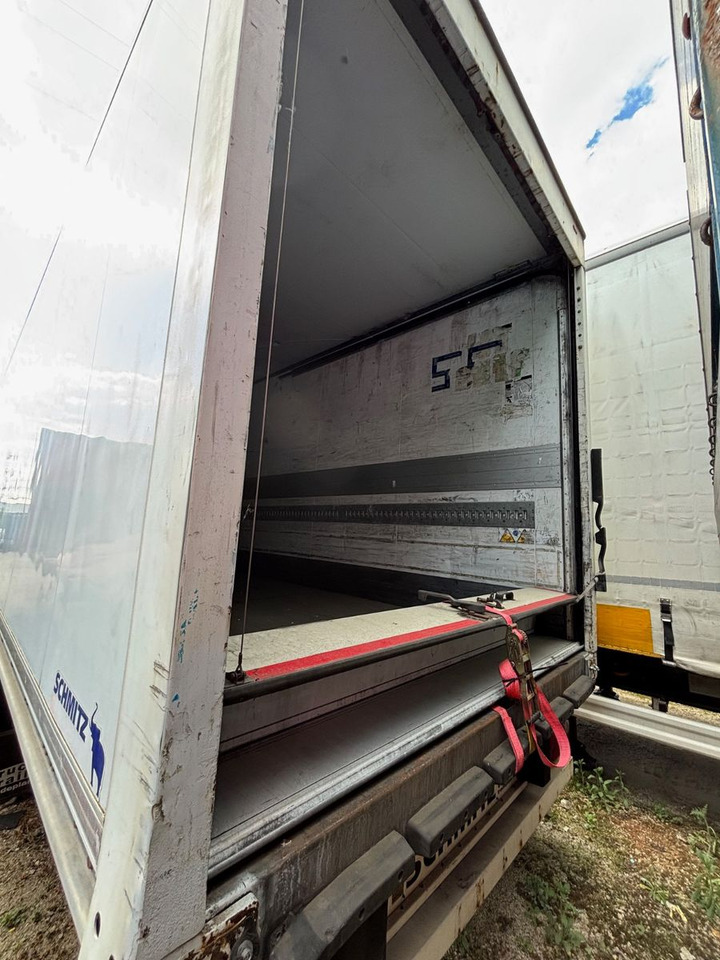 Schmitz Cargobull SKO18/L-13 Luft/Scheibenbremse - Puspiekabe slēgtā virsbūve: foto 3 Schmitz Cargobull SKO18/L-13 Luft/Scheibenbremse - Puspiekabe slēgtā virsbūve: foto 3