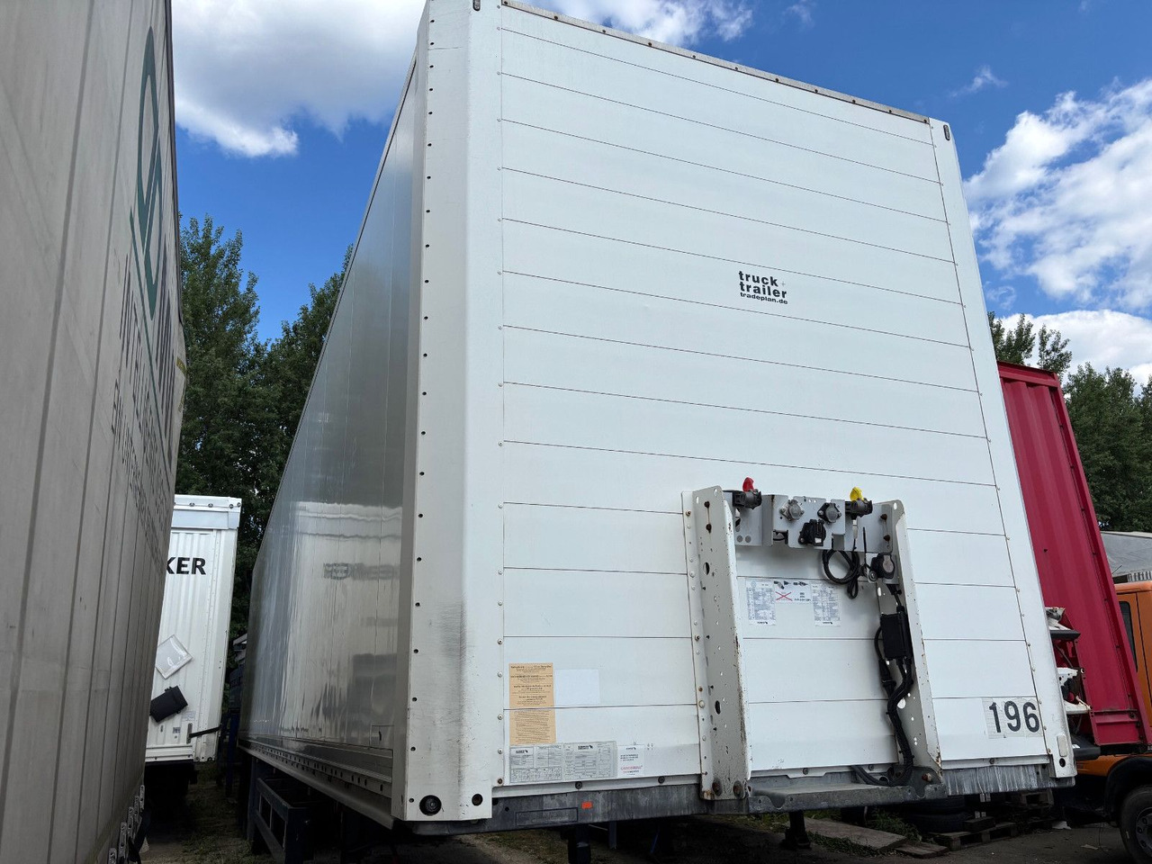 Schmitz Cargobull SKO18/L-13 Luft/Scheibenbremse - Puspiekabe slēgtā virsbūve: foto 2 Schmitz Cargobull SKO18/L-13 Luft/Scheibenbremse - Puspiekabe slēgtā virsbūve: foto 2