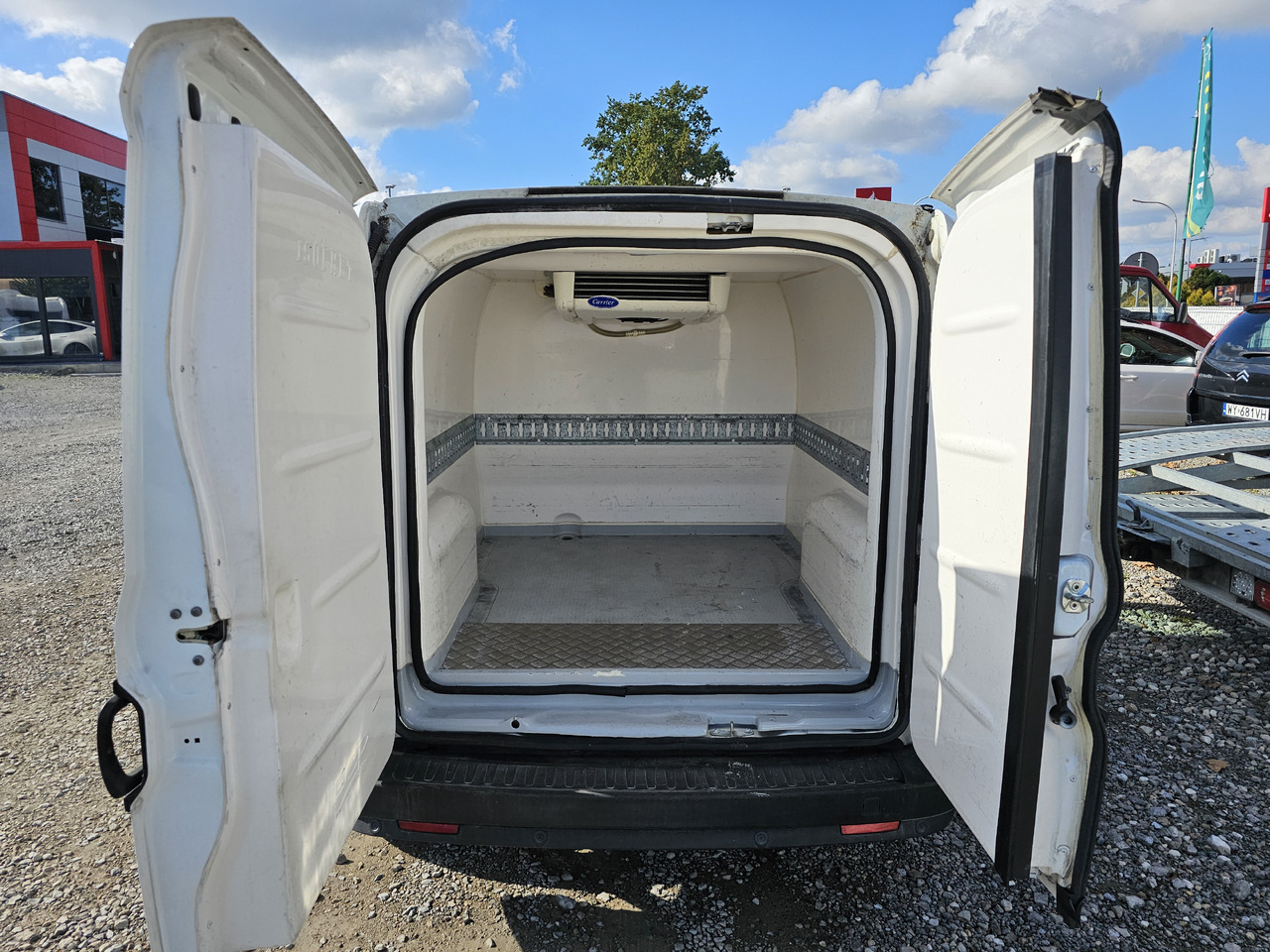 Fiat Doblo chlodnia mroznia carrier +230v - 18 C euro5 - Komercauto refrižerators: foto 2 Fiat Doblo chlodnia mroznia carrier +230v - 18 C euro5 - Komercauto refrižerators: foto 2