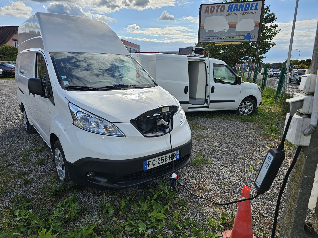 NISSAN E-NV200 ELEKTRYCZNY 40 KV 250 km KLIMA KAMERA - Mazs furgons, Elektriskais furgons: foto 3 NISSAN E-NV200 ELEKTRYCZNY 40 KV 250 km KLIMA KAMERA - Mazs furgons, Elektriskais furgons: foto 3