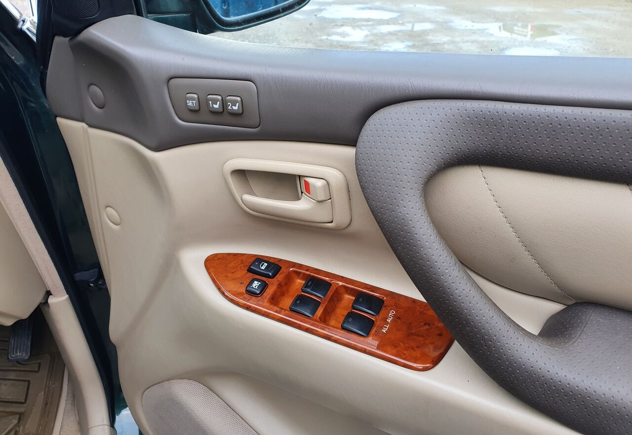 Vieglā automašīna Toyota LAND CRUISER 100 4,2 TD KLIMA 7 OSOB: foto 19