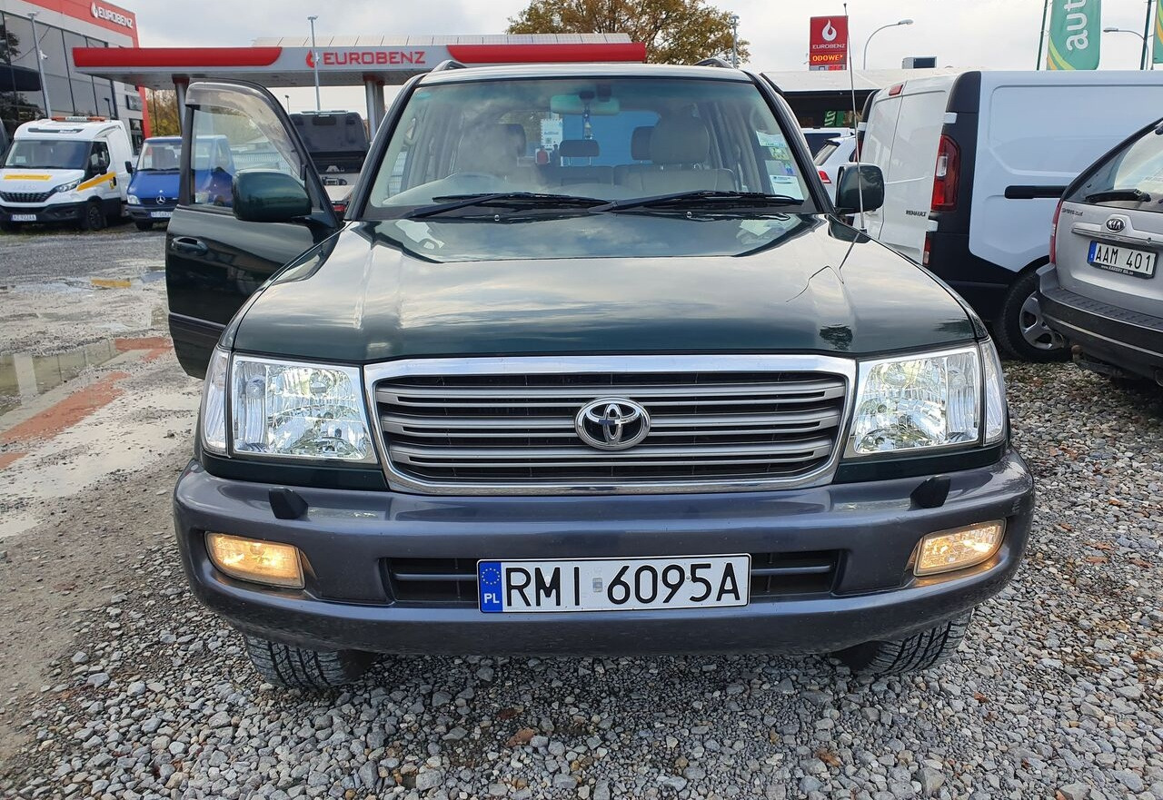 Toyota LAND CRUISER 100 4,2 TD KLIMA 7 OSOB - Vieglā automašīna: foto 3 Toyota LAND CRUISER 100 4,2 TD KLIMA 7 OSOB - Vieglā automašīna: foto 3