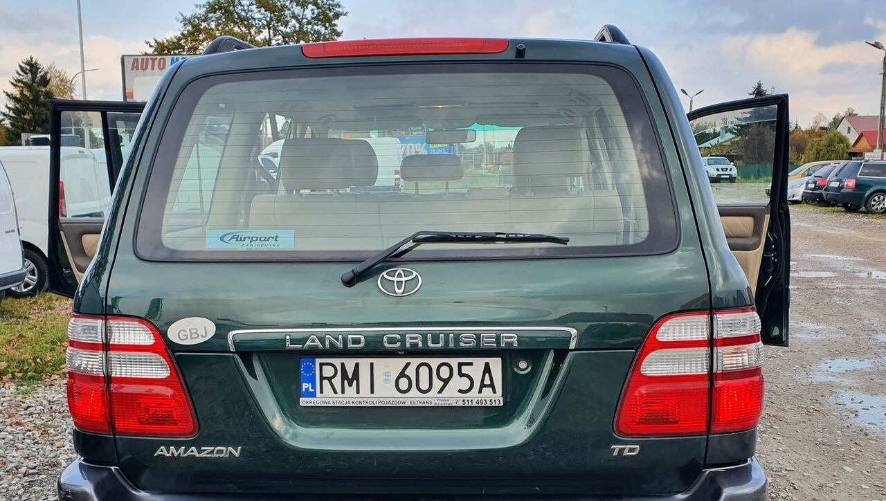 Toyota LAND CRUISER 100 4,2 TD KLIMA 7 OSOB - Vieglā automašīna: foto 5 Toyota LAND CRUISER 100 4,2 TD KLIMA 7 OSOB - Vieglā automašīna: foto 5