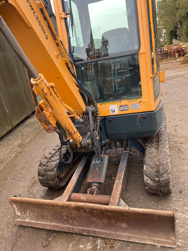 2017 Hyundai R25Z-9AK - Ekskavators: foto 4 2017 Hyundai R25Z-9AK - Ekskavators: foto 4