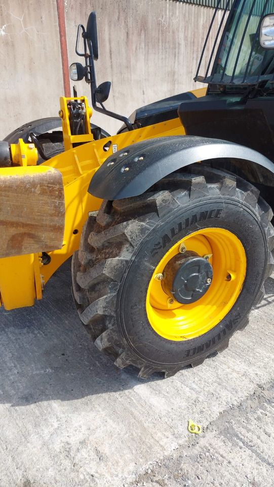 JCB 540-140 - Teleskopiskais iekrāvējs: foto 2 JCB 540-140 - Teleskopiskais iekrāvējs: foto 2