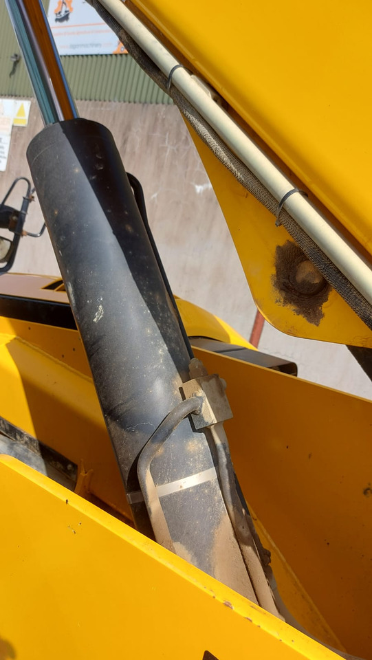 JCB 540-140 - Teleskopiskais iekrāvējs: foto 4 JCB 540-140 - Teleskopiskais iekrāvējs: foto 4