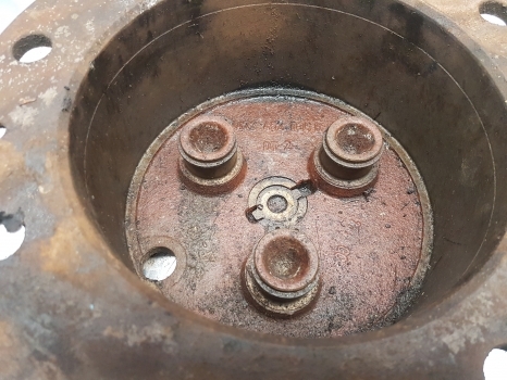 Case Hub Cover 4472452036 Zf Apl 330 81437c1 - Rumba - Traktors: foto 5 Case Hub Cover 4472452036 Zf Apl 330 81437c1 - Rumba - Traktors: foto 5