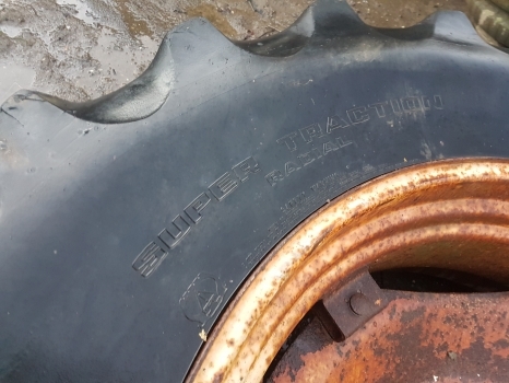 Case International Rear Wheel Complete 18.4r38 - Ritenis - Traktors: foto 3 Case International Rear Wheel Complete 18.4r38 - Ritenis - Traktors: foto 3
