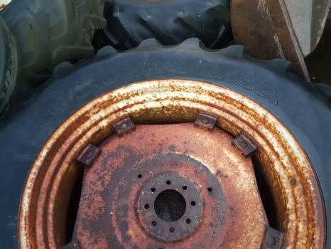 Case International Rear Wheel Complete 18.4r38 - Ritenis - Traktors: foto 2 Case International Rear Wheel Complete 18.4r38 - Ritenis - Traktors: foto 2