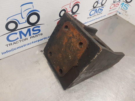 Case Maxxum 5120, 5140, 5130, 5240 Cab Front Support 1530867c1, 120205a2 - Kabīnes piekare: foto 4 Case Maxxum 5120, 5140, 5130, 5240 Cab Front Support 1530867c1, 120205a2 - Kabīnes piekare: foto 4