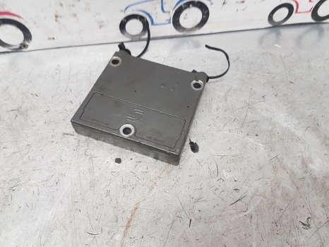 Claas Arion 640 500, 600 Axion 800 Series Spool Valve End Plate 0011361980 - Hidrauliskais vārsts - Traktors: foto 2 Claas Arion 640 500, 600 Axion 800 Series Spool Valve End Plate 0011361980 - Hidrauliskais vārsts - Traktors: foto 2