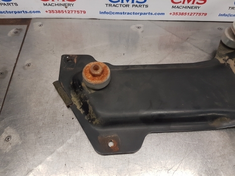 Claas Arion 640, 500, 600 Catalyst Filter Support 0011470820, 0011470480 - Izplūdes sistēma - Traktors: foto 4 Claas Arion 640, 500, 600 Catalyst Filter Support 0011470820, 0011470480 - Izplūdes sistēma - Traktors: foto 4