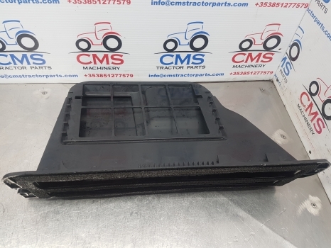 Kabīne un interjers - Traktors Claas Arion 640, 600, 500  Air Duct Panel, Straight Connector 0021928671: foto 7