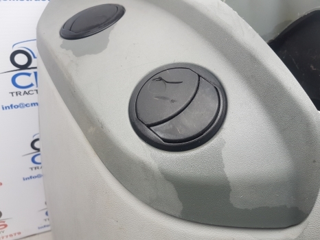 Claas Arion 640, 950, 850, 600 Cab Front Panel Assy 0021516693, 0021516694 - Kabīne un interjers - Traktors: foto 3 Claas Arion 640, 950, 850, 600 Cab Front Panel Assy 0021516693, 0021516694 - Kabīne un interjers - Traktors: foto 3