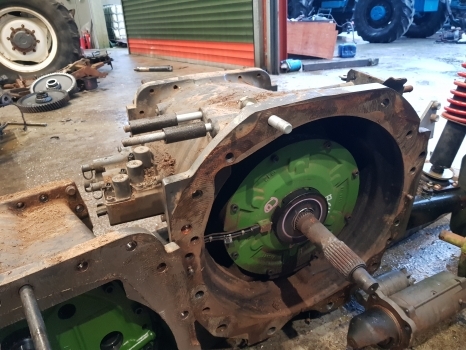 Claas Arion 640 A36 Hexashift Transmission Complete 0011313610, 0011313611 - Pārnesumkārba - Traktors: foto 2 Claas Arion 640 A36 Hexashift Transmission Complete 0011313610, 0011313611 - Pārnesumkārba - Traktors: foto 2