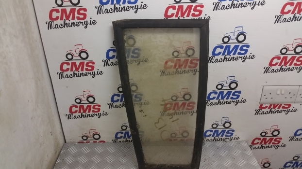 David Brown Case Front Panel Glass Right With Seal K262897 K303690 - Logs un rezerves daļas - Traktors: foto 1 David Brown Case Front Panel Glass Right With Seal K262897 K303690 - Logs un rezerves daļas - Traktors: foto 1