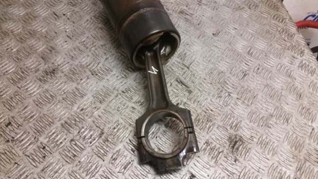Deutz Agrotron 120, 150 Mk3 Conrod 04200465. Please Check Description - Klanis - Traktors: foto 2 Deutz Agrotron 120, 150 Mk3 Conrod 04200465. Please Check Description - Klanis - Traktors: foto 2