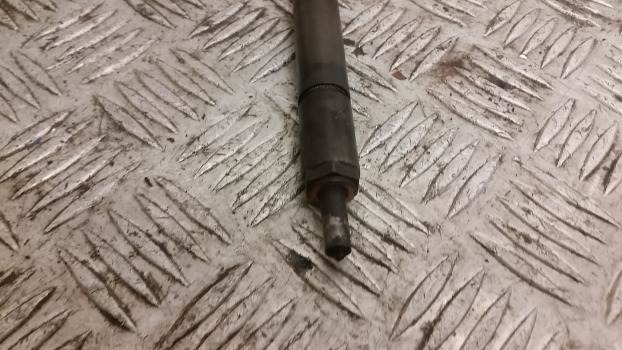 Deutz Agrotron 150 Mk3 Injector Assembly 0432191327, 02112957 - Inžektors: foto 2 Deutz Agrotron 150 Mk3 Injector Assembly 0432191327, 02112957 - Inžektors: foto 2