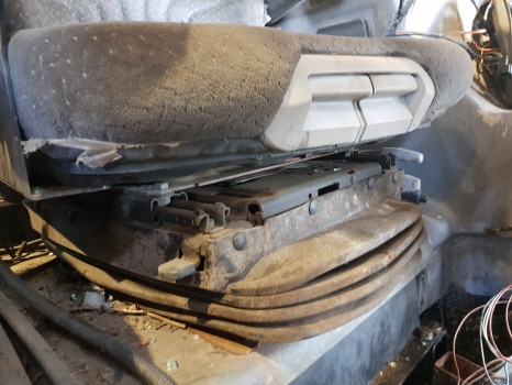 Deutz Agrotron M620 Driver Seat 0.014.5564.4, 0.014.4890.0/10, 0.014.8632.4 - Sēdeklis: foto 4 Deutz Agrotron M620 Driver Seat 0.014.5564.4, 0.014.4890.0/10, 0.014.8632.4 - Sēdeklis: foto 4
