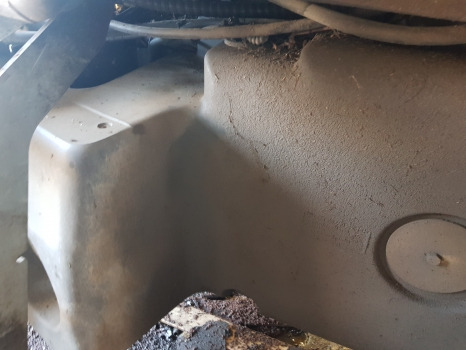 Deutz Agrotron M620 Fuel Tank 0.018.5344.3/10, 04438227/20 - Degvielas tvertne: foto 4 Deutz Agrotron M620 Fuel Tank 0.018.5344.3/10, 04438227/20 - Degvielas tvertne: foto 4