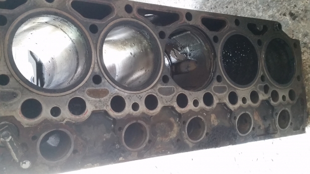 Deutz Agrotron New, Mk3 Lamborghini R6 Ser 150.7 Engine Block Crankcase 04282825 - Karteris - Traktors: foto 4 Deutz Agrotron New, Mk3 Lamborghini R6 Ser 150.7 Engine Block Crankcase 04282825 - Karteris - Traktors: foto 4