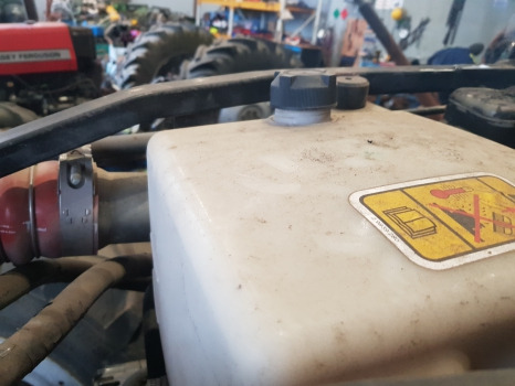 Deutz Fahr Agrotron M620, M600, Ttv610, Radiator Expansion Tank 0.015.4531.4/10 - Radiators: foto 2 Deutz Fahr Agrotron M620, M600, Ttv610, Radiator Expansion Tank 0.015.4531.4/10 - Radiators: foto 2