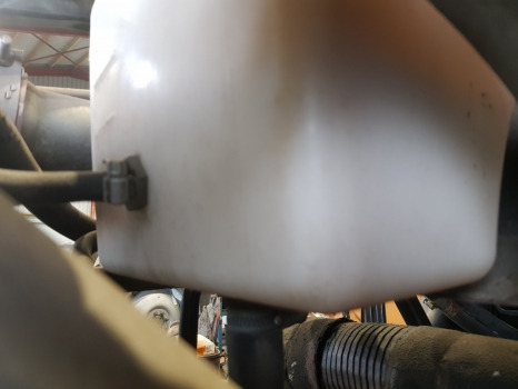 Deutz Fahr Agrotron M620, M600, Ttv610, Radiator Expansion Tank 0.015.4531.4/10 - Radiators: foto 5 Deutz Fahr Agrotron M620, M600, Ttv610, Radiator Expansion Tank 0.015.4531.4/10 - Radiators: foto 5
