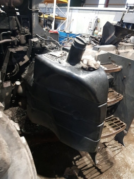 Fendt 928 Fuel Tank Main H931202060100 - Degvielas tvertne: foto 1 Fendt 928 Fuel Tank Main H931202060100 - Degvielas tvertne: foto 1