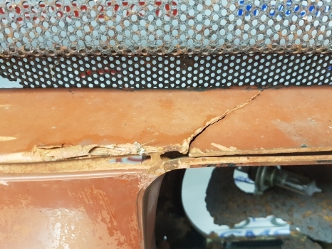 Fiat 110-90,, 90-90, 60-90, 130-90 Front Grille Panel 5132681, 5132244 - Radiatora reste - Traktors: foto 4 Fiat 110-90,, 90-90, 60-90, 130-90 Front Grille Panel 5132681, 5132244 - Radiatora reste - Traktors: foto 4