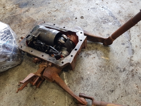 Fiat 70-90, 80-90 Hydraulic Lift Cover Assy 5117164, 5125938, 5123957, 5123959 - Hidraulika - Traktors: foto 1 Fiat 70-90, 80-90 Hydraulic Lift Cover Assy 5117164, 5125938, 5123957, 5123959 - Hidraulika - Traktors: foto 1