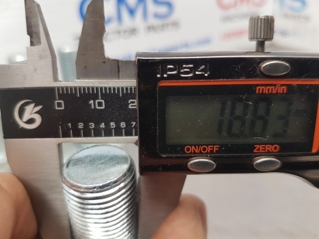 Ford 4610, 5610, 6610, 7610, 8210 Rear Wheel Stud 6x 83955490, E4nn1n118aa - Aizmugurējā ass - Traktors: foto 3 Ford 4610, 5610, 6610, 7610, 8210 Rear Wheel Stud 6x 83955490, E4nn1n118aa - Aizmugurējā ass - Traktors: foto 3