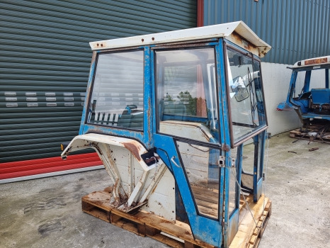 Ford 5600, 6600, 7600, 5000, 6000 Complete Cab, Fritzmeier Cab, Cab No58 - Kabīne: foto 3 Ford 5600, 6600, 7600, 5000, 6000 Complete Cab, Fritzmeier Cab, Cab No58 - Kabīne: foto 3