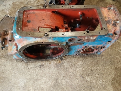 Ford 7600, 5600, 6600, 5700, 7700 Center Housing D4nn4024b, D4nn4032e - Aizmugurējā ass - Traktors: foto 2 Ford 7600, 5600, 6600, 5700, 7700 Center Housing D4nn4024b, D4nn4032e - Aizmugurējā ass - Traktors: foto 2