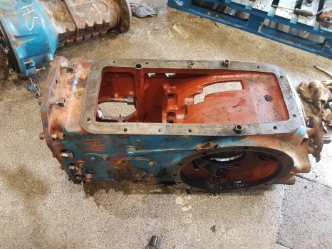 Ford 7600, 5600, 6600, 5700, 7700 Center Housing D4nn4024b, D4nn4032e - Aizmugurējā ass - Traktors: foto 3 Ford 7600, 5600, 6600, 5700, 7700 Center Housing D4nn4024b, D4nn4032e - Aizmugurējā ass - Traktors: foto 3