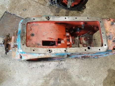 Ford 7600, 5600, 6600, 5700, 7700 Center Housing D4nn4024b, D4nn4032e - Aizmugurējā ass - Traktors: foto 1 Ford 7600, 5600, 6600, 5700, 7700 Center Housing D4nn4024b, D4nn4032e - Aizmugurējā ass - Traktors: foto 1