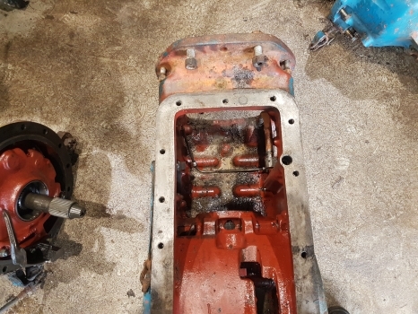 Ford 7600, 5600, 6600, 5700, 7700 Center Housing D4nn4024b, D4nn4032e - Aizmugurējā ass - Traktors: foto 5 Ford 7600, 5600, 6600, 5700, 7700 Center Housing D4nn4024b, D4nn4032e - Aizmugurējā ass - Traktors: foto 5