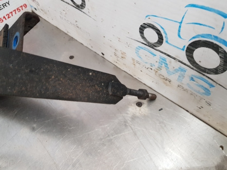 Ford 7610 5610, 6610, 6810, 7710 Sq Cab Fuel Tank Support E4nn9n204bb, 83955886 - Degvielas tvertne: foto 4 Ford 7610 5610, 6610, 6810, 7710 Sq Cab Fuel Tank Support E4nn9n204bb, 83955886 - Degvielas tvertne: foto 4