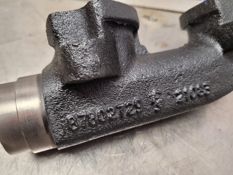 Ford 7840, 8240, 8340, 7810s, Engine Exhaust Manifold 87800550, 87802729 - Izplūdes sistēma: foto 2 Ford 7840, 8240, 8340, 7810s, Engine Exhaust Manifold 87800550, 87802729 - Izplūdes sistēma: foto 2