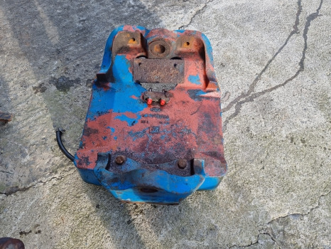 Ford 8210, 10 Series, Front Axle Support E1nn3a042aa, E6nn3a042ba, 83958365 - Priekšējā ass: foto 1 Ford 8210, 10 Series, Front Axle Support E1nn3a042aa, E6nn3a042ba, 83958365 - Priekšējā ass: foto 1