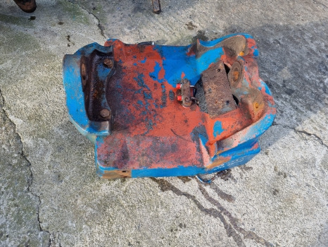 Ford 8210, 10 Series, Front Axle Support E1nn3a042aa, E6nn3a042ba, 83958365 - Priekšējā ass: foto 2 Ford 8210, 10 Series, Front Axle Support E1nn3a042aa, E6nn3a042ba, 83958365 - Priekšējā ass: foto 2