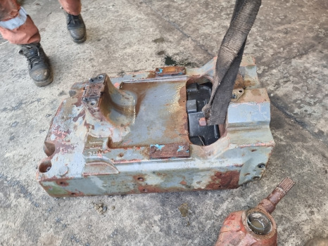 Ford 8240, 7740, 40 Series, Front Axle Support 82004900, 82002097 - Priekšējā ass: foto 4 Ford 8240, 7740, 40 Series, Front Axle Support 82004900, 82002097 - Priekšējā ass: foto 4