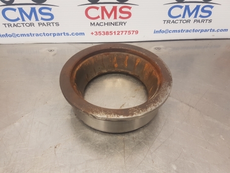 Ford 8630, 8730, 8530, Tw10, Tw15, Tw30 Bearing Sleeve C9nn4n026a, 81825643 - Aizmugurējā ass - Traktors: foto 2 Ford 8630, 8730, 8530, Tw10, Tw15, Tw30 Bearing Sleeve C9nn4n026a, 81825643 - Aizmugurējā ass - Traktors: foto 2
