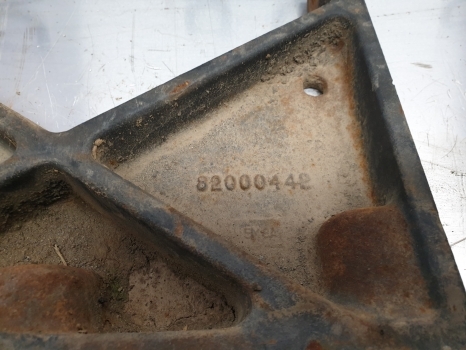 Ford New Holland 60,m,tm And Mxm Bonnett Bracket 82000442,82004663 - Motora pārsegs - Traktors: foto 5 Ford New Holland 60,m,tm And Mxm Bonnett Bracket 82000442,82004663 - Motora pārsegs - Traktors: foto 5