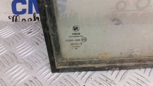 Ford New Holland Cab Low Panel Glass With Frame Rh 83931985 E2nn94000r68aa - Logs un rezerves daļas - Traktors: foto 2 Ford New Holland Cab Low Panel Glass With Frame Rh 83931985 E2nn94000r68aa - Logs un rezerves daļas - Traktors: foto 2