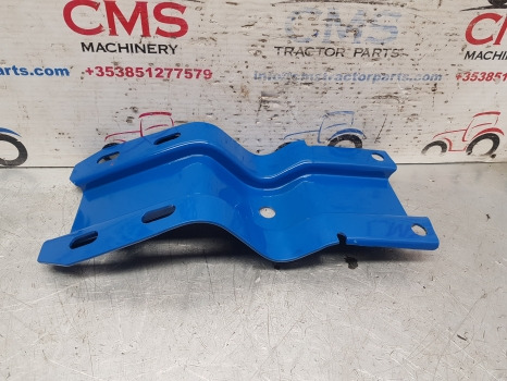 Ford Q, Sq Cab, 10, Tw, 30, 600 Series Cab Mudguard Bracket Support D5nn16n318a - Spārns: foto 1 Ford Q, Sq Cab, 10, Tw, 30, 600 Series Cab Mudguard Bracket Support D5nn16n318a - Spārns: foto 1