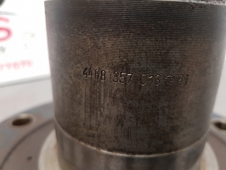 Ford Tw 20 Front Axle Hub Carrier 4468257005, Zp1927221, 81927221,4468357013, 4468053069 - Asis un rezerves daļas - Traktors: foto 3 Ford Tw 20 Front Axle Hub Carrier 4468257005, Zp1927221, 81927221,4468357013, 4468053069 - Asis un rezerves daļas - Traktors: foto 3