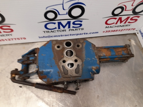 Ford Tw20, Tw10, 8700, 9700 Hydraulic Auxiliary Spool Valve D8nnb950ba - Hidraulika: foto 2 Ford Tw20, Tw10, 8700, 9700 Hydraulic Auxiliary Spool Valve D8nnb950ba - Hidraulika: foto 2