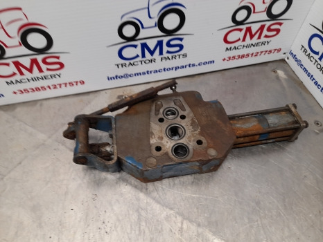 Ford Tw20, Tw10, 8700, 9700 Hydraulic Auxiliary Spool Valve D8nnb950ba - Hidraulika: foto 4 Ford Tw20, Tw10, 8700, 9700 Hydraulic Auxiliary Spool Valve D8nnb950ba - Hidraulika: foto 4